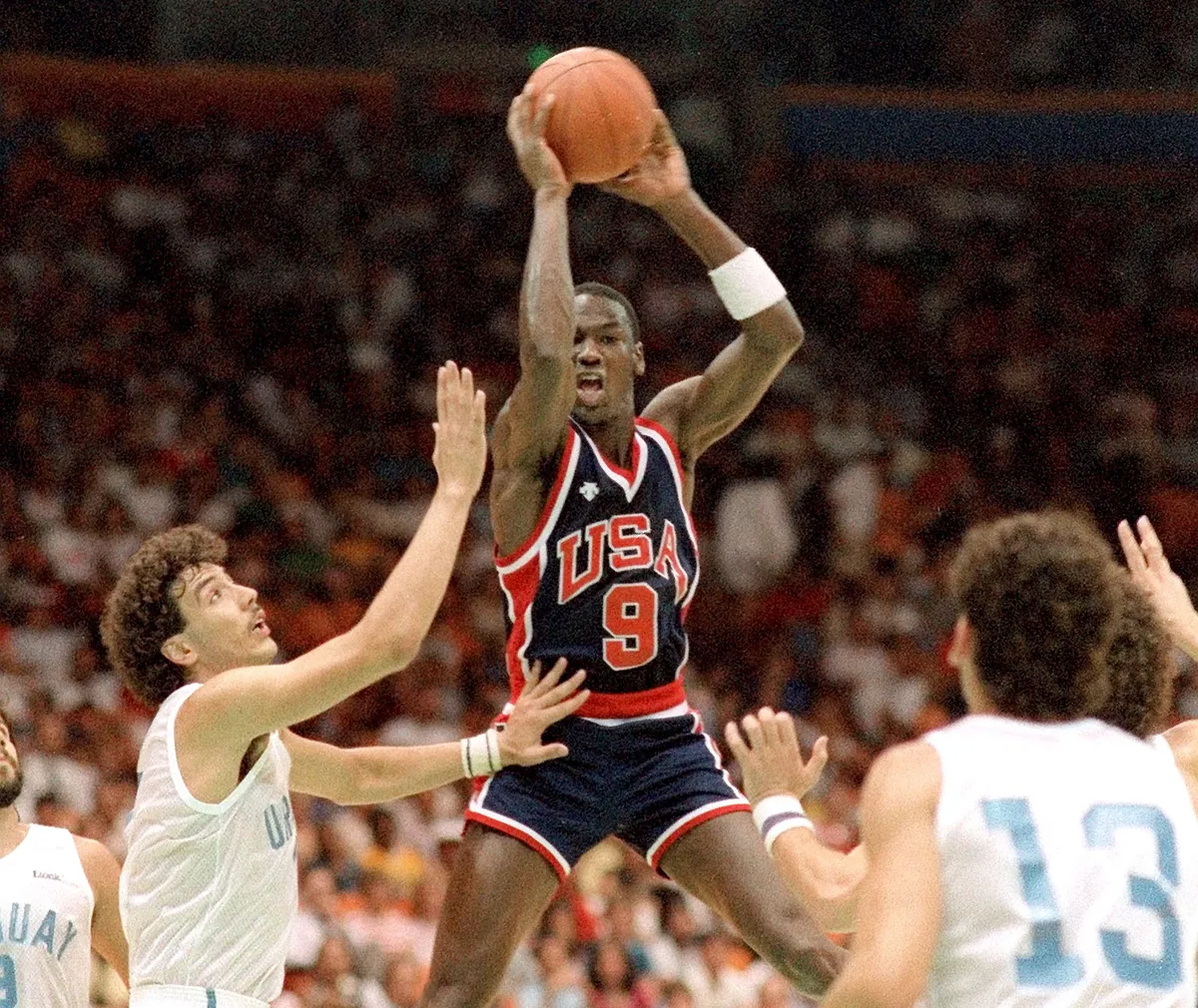 而且在场外 而且在场外